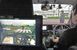 システム（右上）が危険を予測するとダッシュボードのランプが赤く光る。左はシステムが捉えた映像＝22日午後、芳賀町役場