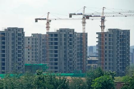 中国遼寧省丹東市で建設中の建物=8月(共同)