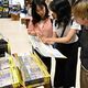 絵本でも知ってLRT　作家みねおみつさんの新刊、栃木県内の店頭に　沿線市町に寄贈も