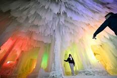 北海道・層雲峡、氷瀑まつり開幕