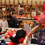 つるし雛、華やかなり　大田原・那須与一伝承館で布作品展　来場者も思わず…
