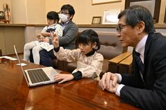 プログラミングで「未来を描く」　小学生大会で全国最高賞の大塚さんが本社訪問