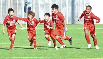 三重 山前が初優勝 ｐｋ戦でともぞう下す サッカー県ｕ10選手権 県内主要 スポーツ 下野新聞 Soon ニュース 県少年サッカー特集 下野新聞 Soon スーン