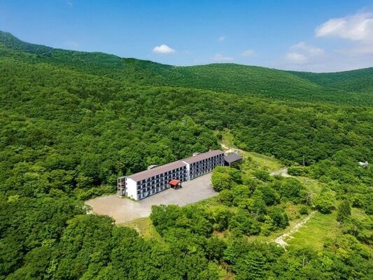 10月１日にオープンする「ほったらかしの宿　ゆうふり那須高雄温泉ロッジ」＝那須町