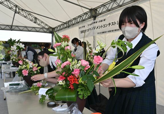 真剣な表情で取り組む選手たち