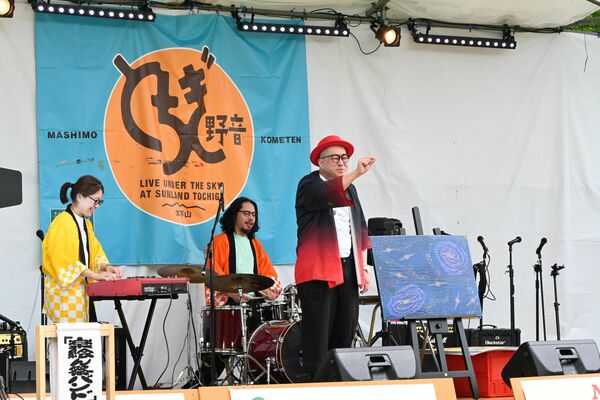 生演奏と共に披露される紙芝居