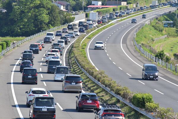 渋滞が発生した東北自動車道上り線＝午後２時50分、矢板市幸岡