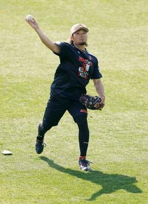 調整する伊藤=宮崎