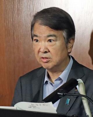 記者会見する石原環境相=14日午前、東京都千代田区