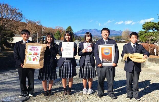 金賞を受賞した生徒たち