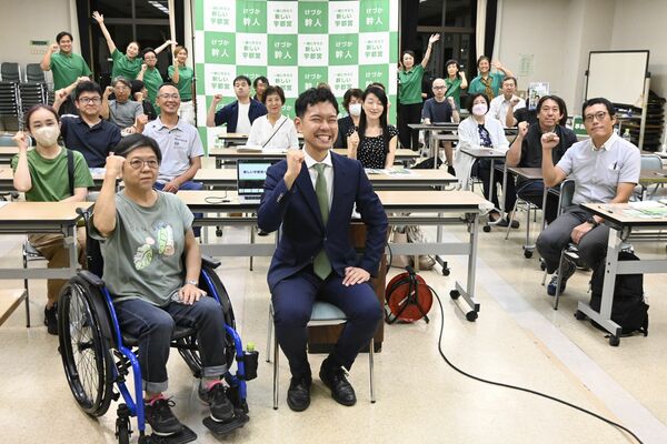 各地で対話集会や講演会を開いてきた毛塚氏。草の根運動で挑む