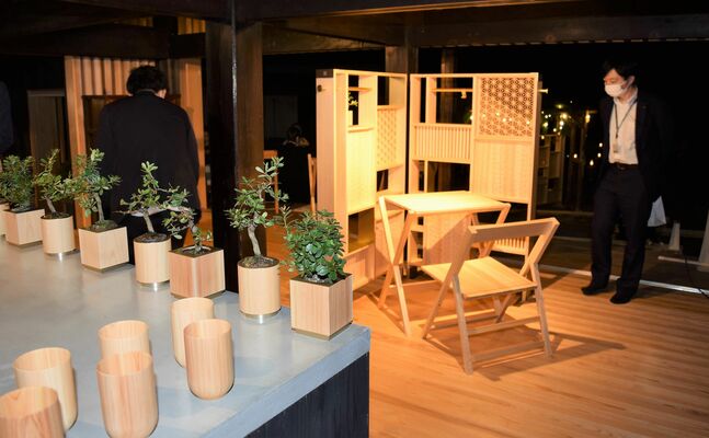 展示された各種製品＝鹿沼市
