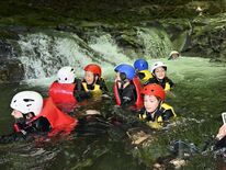 猛暑の中の涼　鬼怒川支流でキャニオニングが盛況　日光