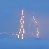 宇都宮、鹿沼などで激しい雷雨　火災や停電相次ぐ