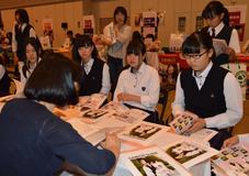 高校生ら２千人 進学情報を収集宇都宮で相談会