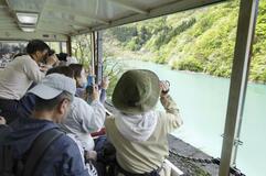 黒部トロッコ電車 冬季休業終え再開