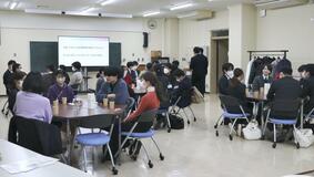 若い先生、悩み話し合おう