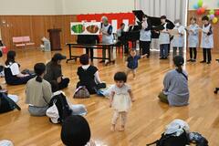 開設１５周年 にぎやかに　
