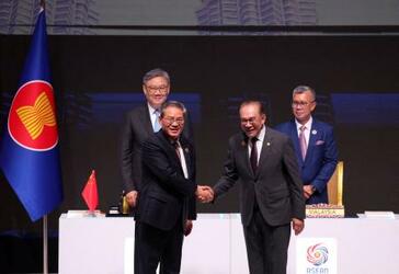 中国首相、対米念頭に団結訴え