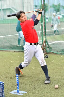 今春主将に就任し、打線の中軸を担う作新大の島村