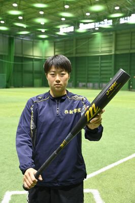 長嶋茂雄さんがサポートした女子硬式野球大会の参加校に配られたバット＝３日午後、宇都宮市一の沢１丁目