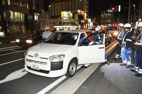 ＬＲＴと衝突した乗用車＝10日午後５時55分、宇都宮市東宿郷２丁目（画像は一部加工しています）