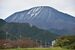 初冠雪した男体山＝25日午前８時35分、日光市七里