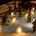 夜の雪景色、ほんのり照らす　日光・湯西川温泉で「かまくら祭」