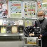 宇都宮東図書館でアイデア防災グッズ展示　水に浮くリュックや携帯トイレ紹…