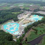 一万人プール、リゾートの核として進化 年間通して楽しめる場所に