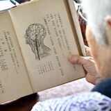 仕事後に独学で試験勉強　19歳で理容師免許取得