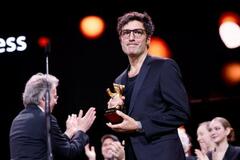 最高賞は芸術家の弾圧描く