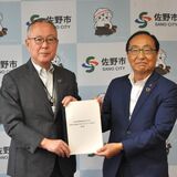 佐野市に国際化推進を提言　経済や教育界など代表者で戦略会議　４分野で施策展開を