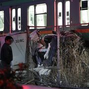 JR宇都宮線で脱線事故　車と衝突、一部区間で影響　２日の始発から全線運転再開へ