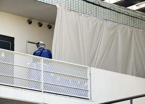 　事件の現場検証が行われた集合住宅＝１９日、愛知県豊田市