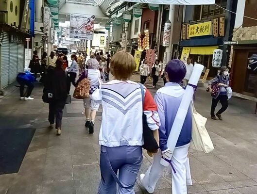 過去に開催された「ミヤオリ」で商店街を歩くコスプレーヤー