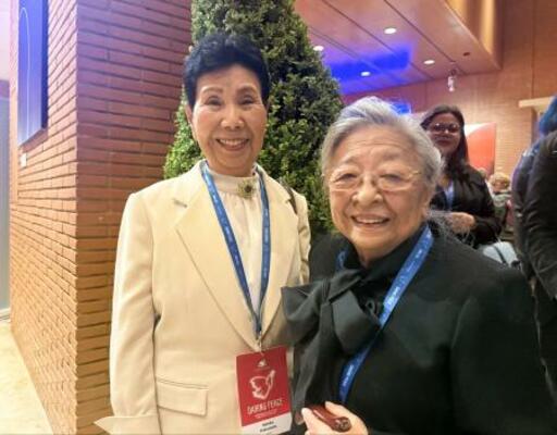 国際会議に参加した近藤紘子さん(右)と袴田ひで子さん=26日、ローマ(共同)
