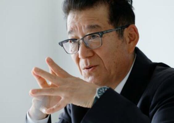 　インタビューに応じる日本維新の会の松井一郎元代表