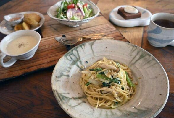 麹調味料のパスタ（写真は「ＫＩＮＴＡ　Ｓｐｉｃｅ　ｃｕｒｒｙ　ｐａｓｔａ」）のライトセット