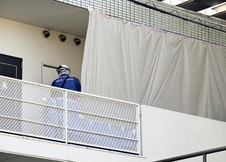 　事件の現場検証が行われた集合住宅＝１９日、愛知県豊田市