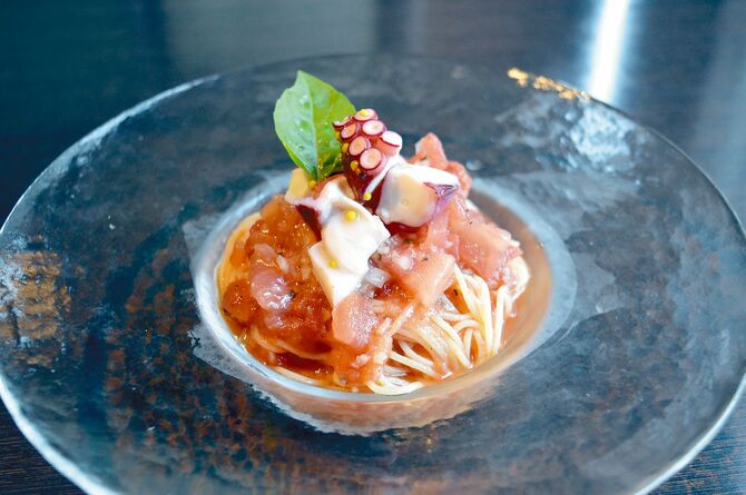 さっぱりとした味わいが楽しめる「冷製トマトのカペリーニたこのマリネ添え」