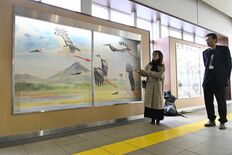 JR小山駅通路にコウノトリ　絵画通じて美化推進へ　地域協力隊プロジェク…