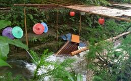 川床崩れ１人転落２人を搬送