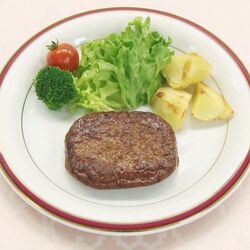 あのCMソングでおなじみの「マルシンハンバーグ」　日本の食卓を支えた独自製法とは