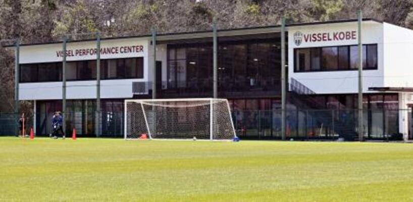 J1神戸の練習拠点に新設されたトレーニング施設の外観=16日、神戸市