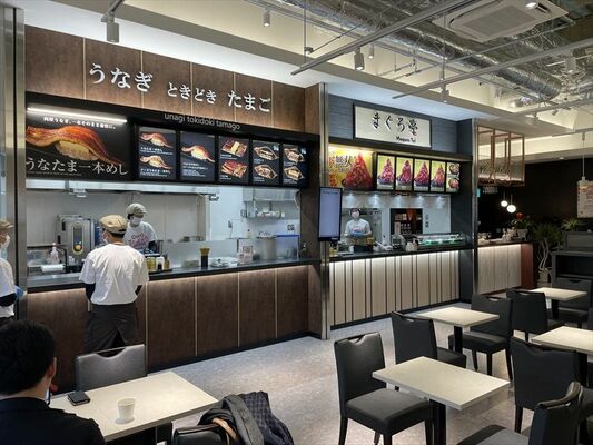 京急羽田空港第３ターミナル駅の駅ビルにオープンした「スカイマルシェ」＝５日午後、東京都大田区