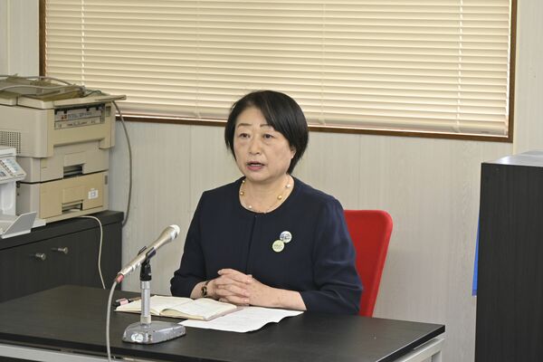 ３選を目指して正式に立候補を表明する川俣市長＝14日午前、那須烏山市内
