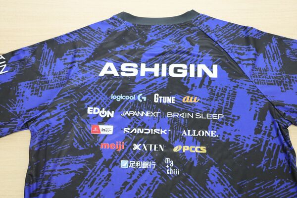 足利銀行のロゴが入ったユニホーム（足銀提供）