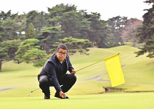 主に日本プロゴルフ協会（ＰＧＡ）主催の大会で競技委員長を務める天野プロ＝大田原市の千成ゴルフクラブ