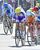 自転車男子ポイントレース決勝　８位となった作新の山田（中央）＝鳥取県倉吉市の倉吉自転車競技場、広瀬華撮影